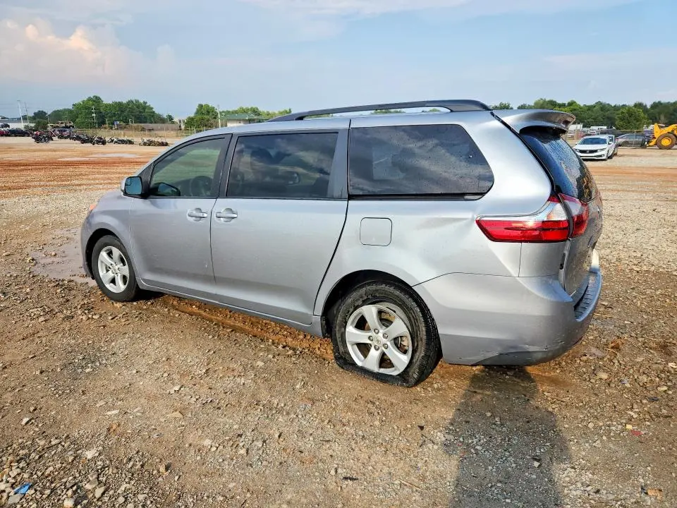 2016 TOYOTA SIENNA LE  