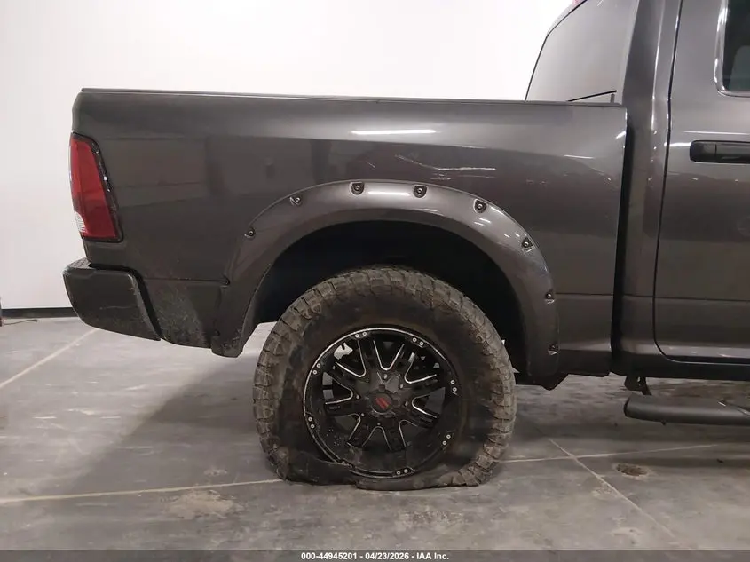 2017 RAM 1500 EXPRESS  4X4 5'7 BOX
