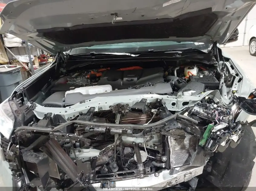 2025 TOYOTA TUNDRA HYBRID LIMITED CREWMAX 6.4' BED