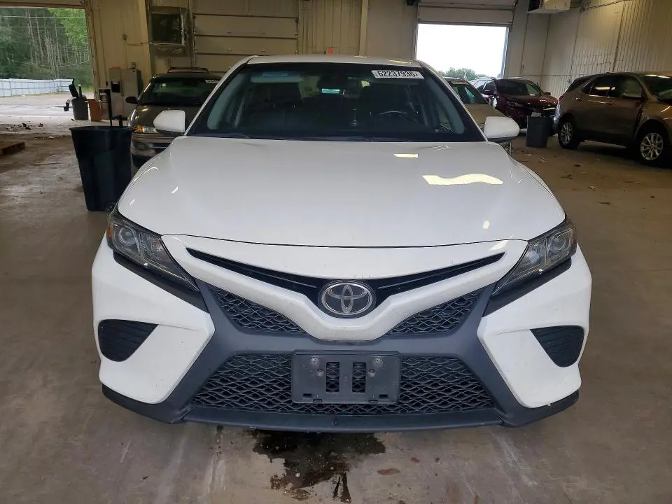 2018 TOYOTA CAMRY SE  