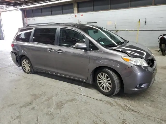 2015 TOYOTA SIENNA XLE  