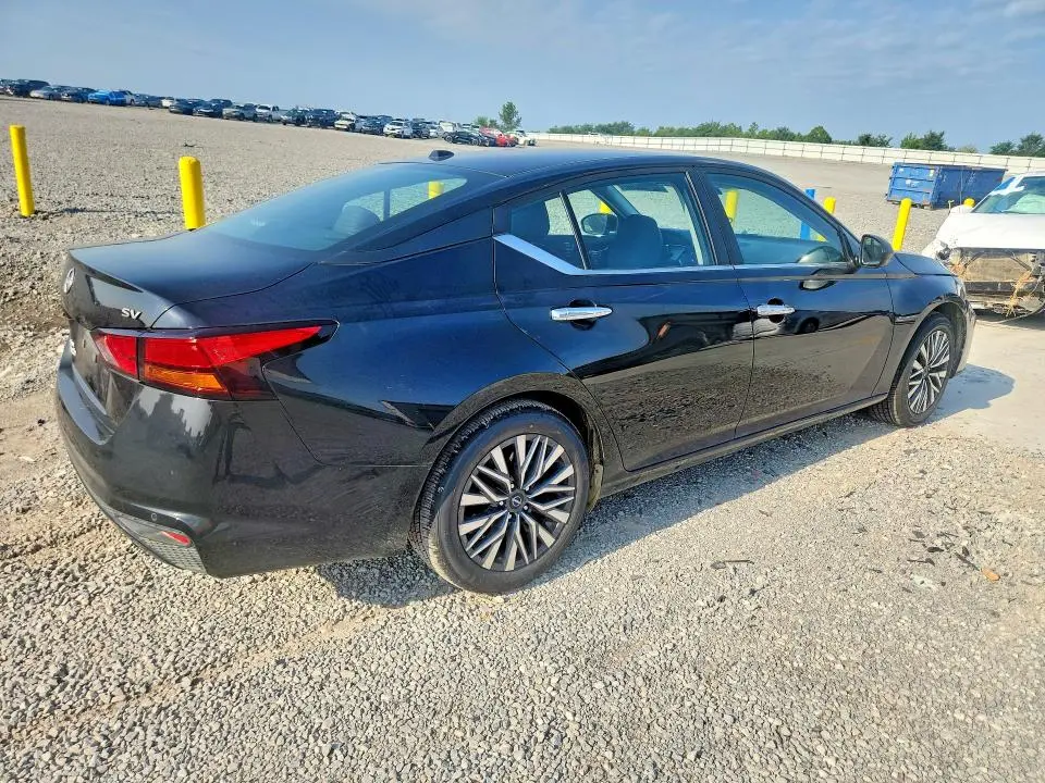 2024 NISSAN ALTIMA SV  