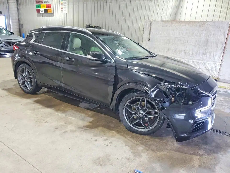 2019 INFINITI QX30 LUXE  