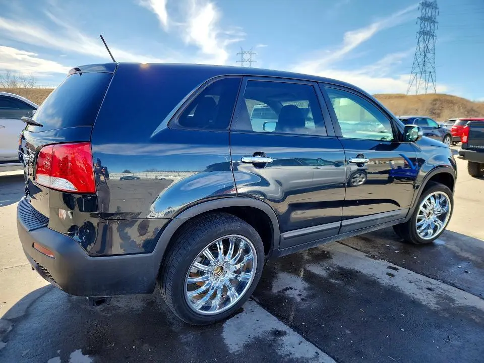 2013 KIA SORENTO LX  