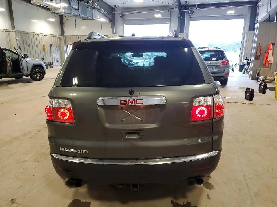 2011 GMC ACADIA SLE  