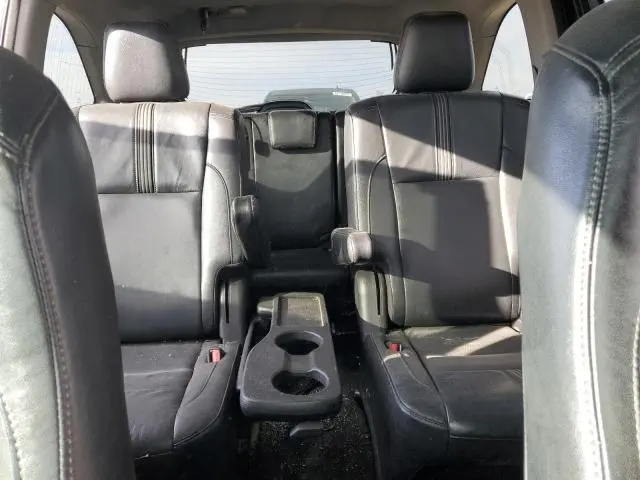 2018 TOYOTA HIGHLANDER SE