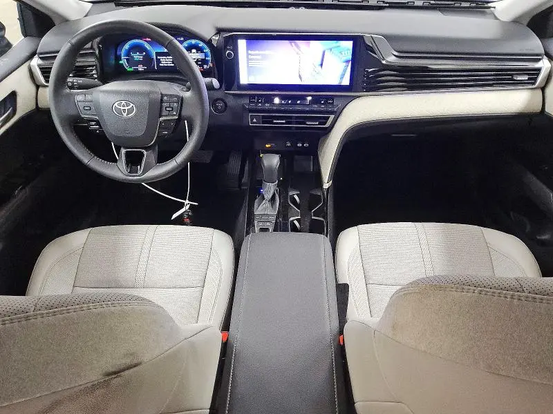 2025 TOYOTA CAMRY XLE  