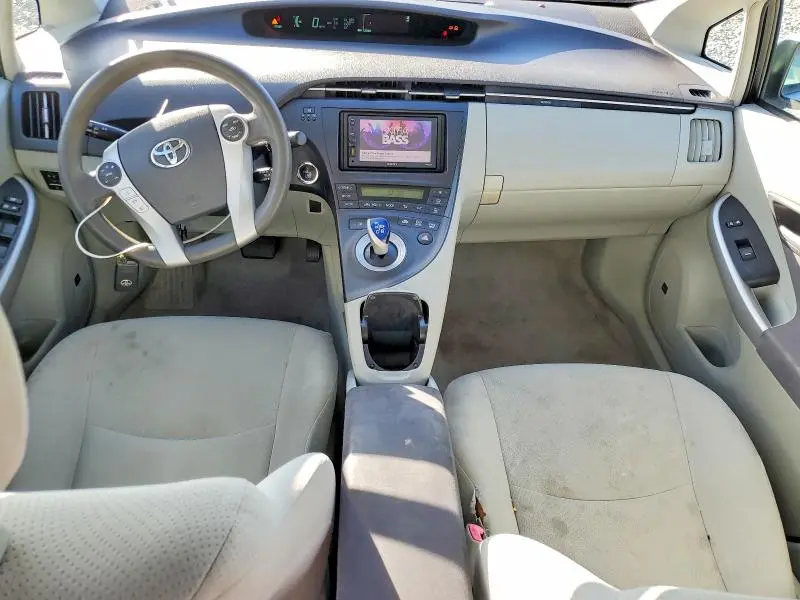 2010 TOYOTA PRIUS III  