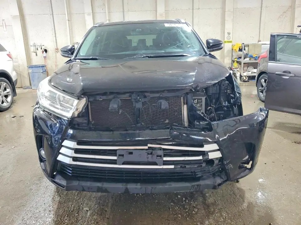 2018 TOYOTA HIGHLANDER XLE  
