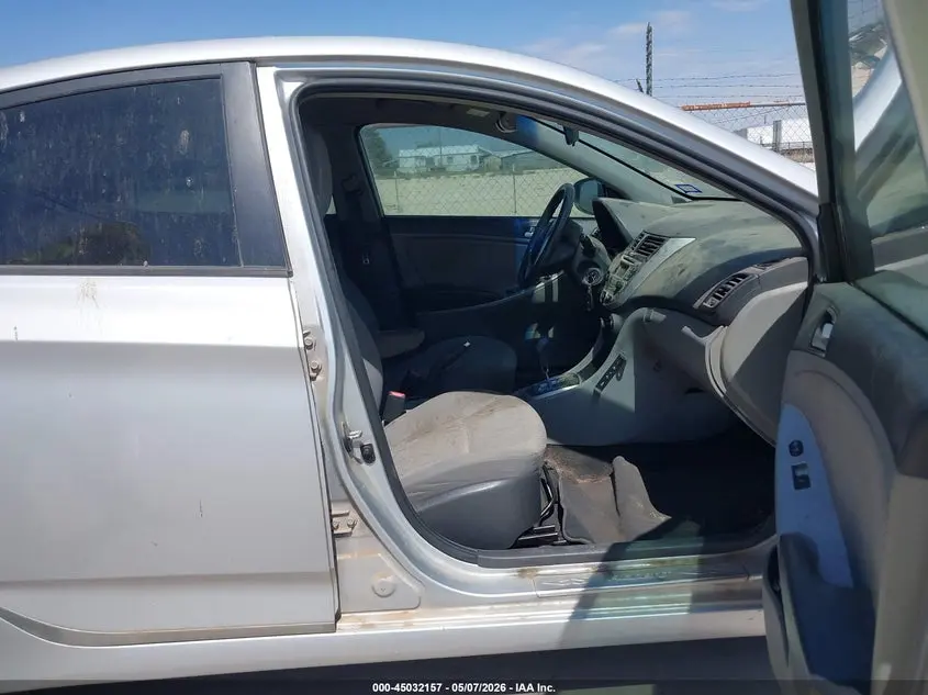 2013 HYUNDAI ACCENT GLS