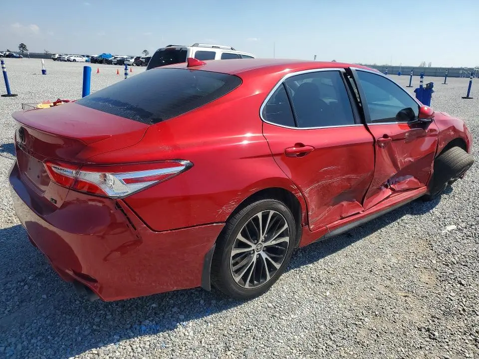 2020 TOYOTA CAMRY SE  