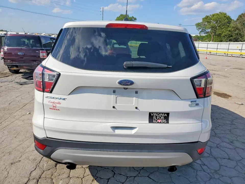 2017 FORD ESCAPE SE  
