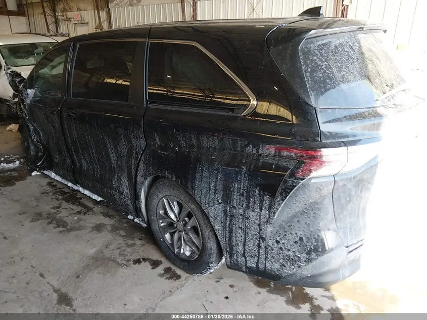 2023 TOYOTA SIENNA LE