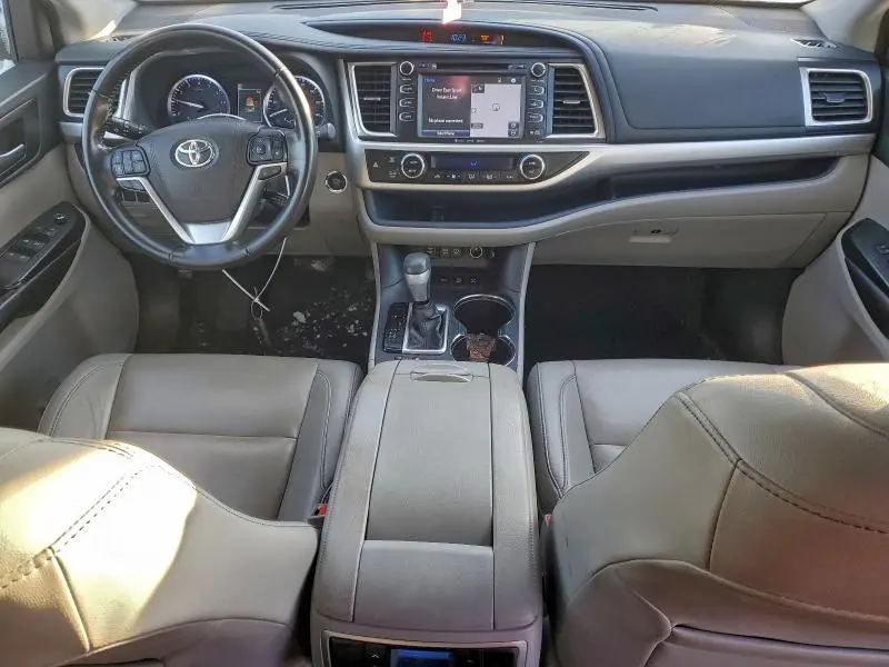 2019 TOYOTA HIGHLANDER SE  