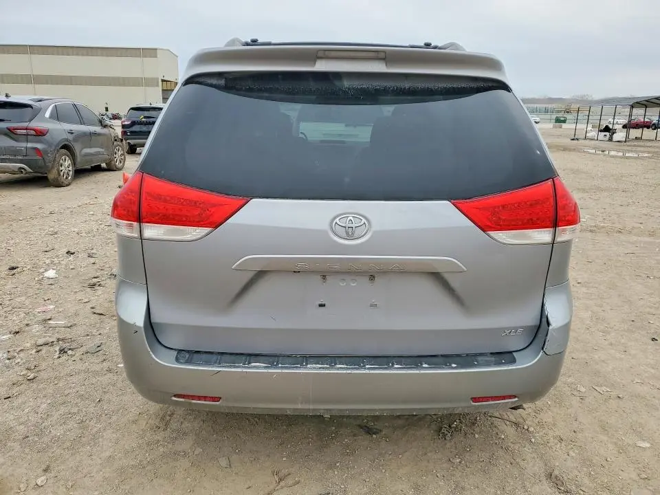 2012 TOYOTA SIENNA XLE  