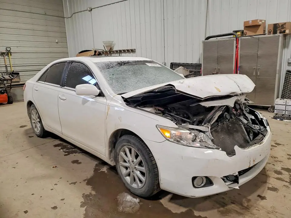2011 TOYOTA CAMRY XLE  