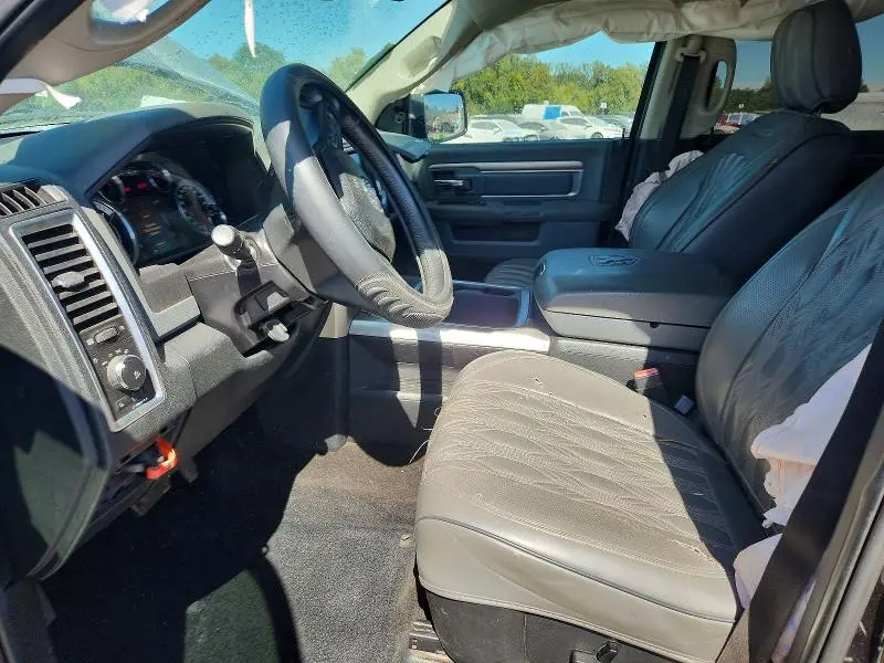 2016 RAM 1500 SLT  