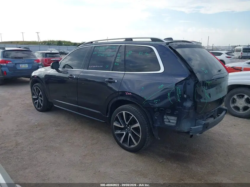 2017 VOLVO XC90 T6 MOMENTUM