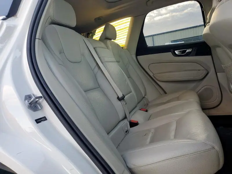 2021 VOLVO XC60 T5 MOMENTUM  