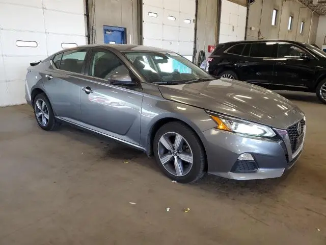 2022 NISSAN ALTIMA SV  