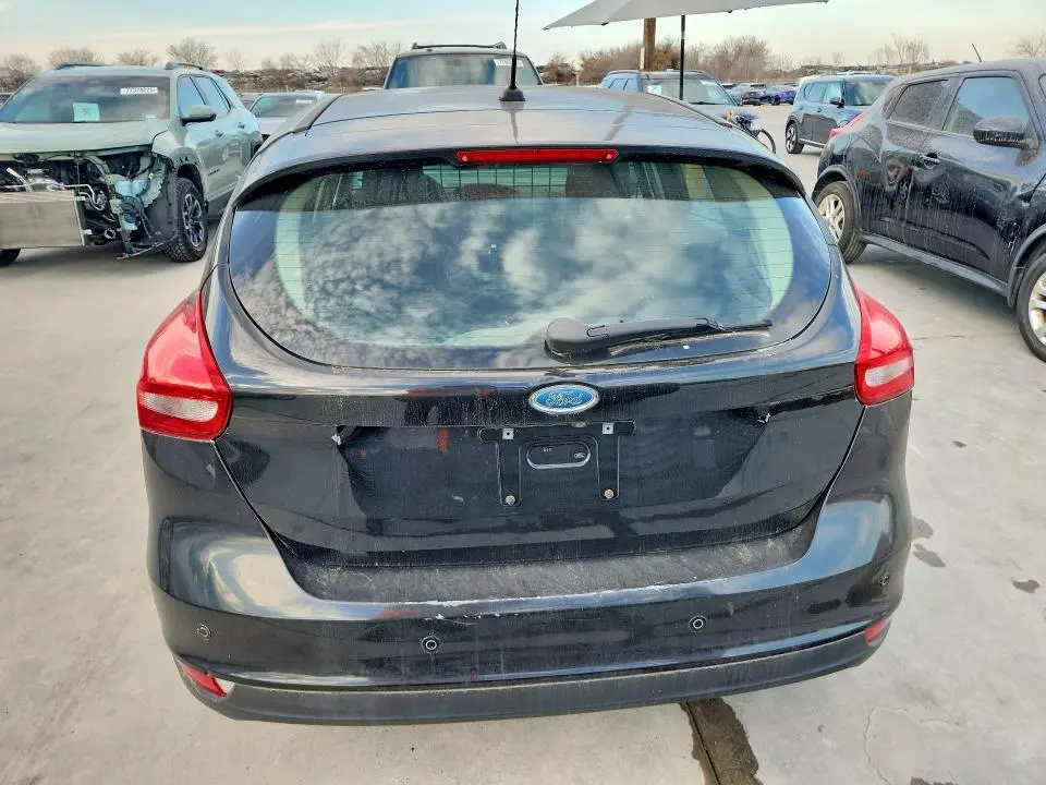 2015 FORD FOCUS SE  