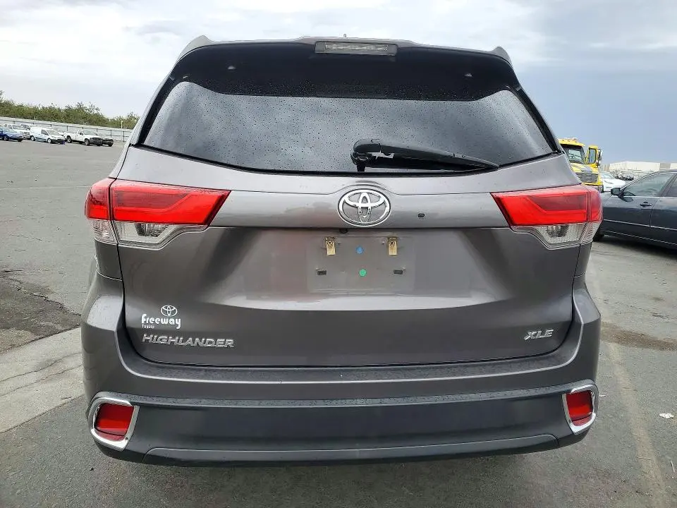 2018 TOYOTA HIGHLANDER XLE  
