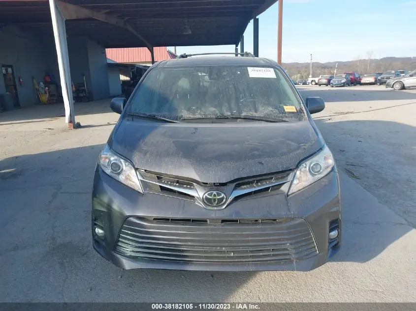 2018 TOYOTA SIENNA XLE PREMIUM 8 PASSENGER