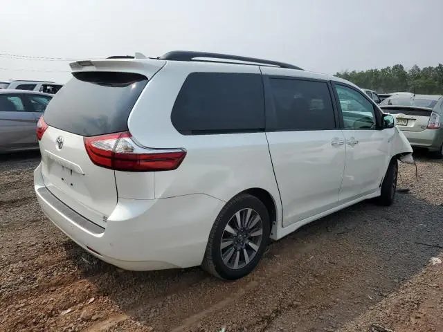 2018 TOYOTA SIENNA XLE  
