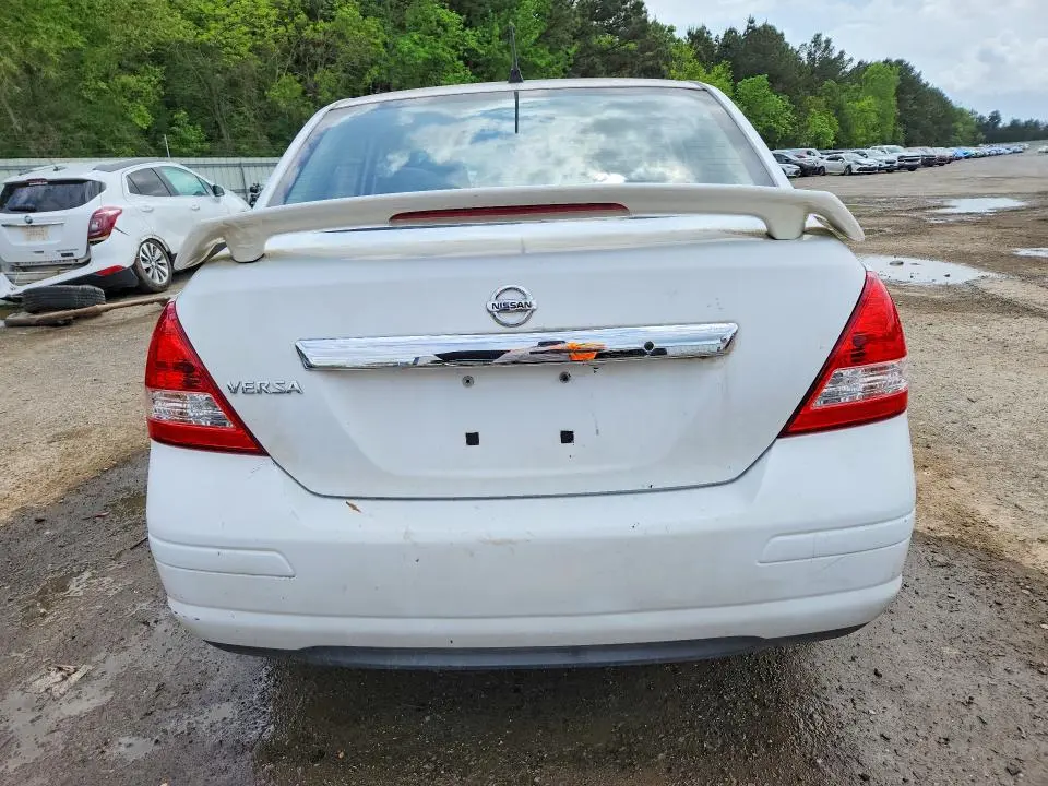2011 NISSAN VERSA 1.8 S  