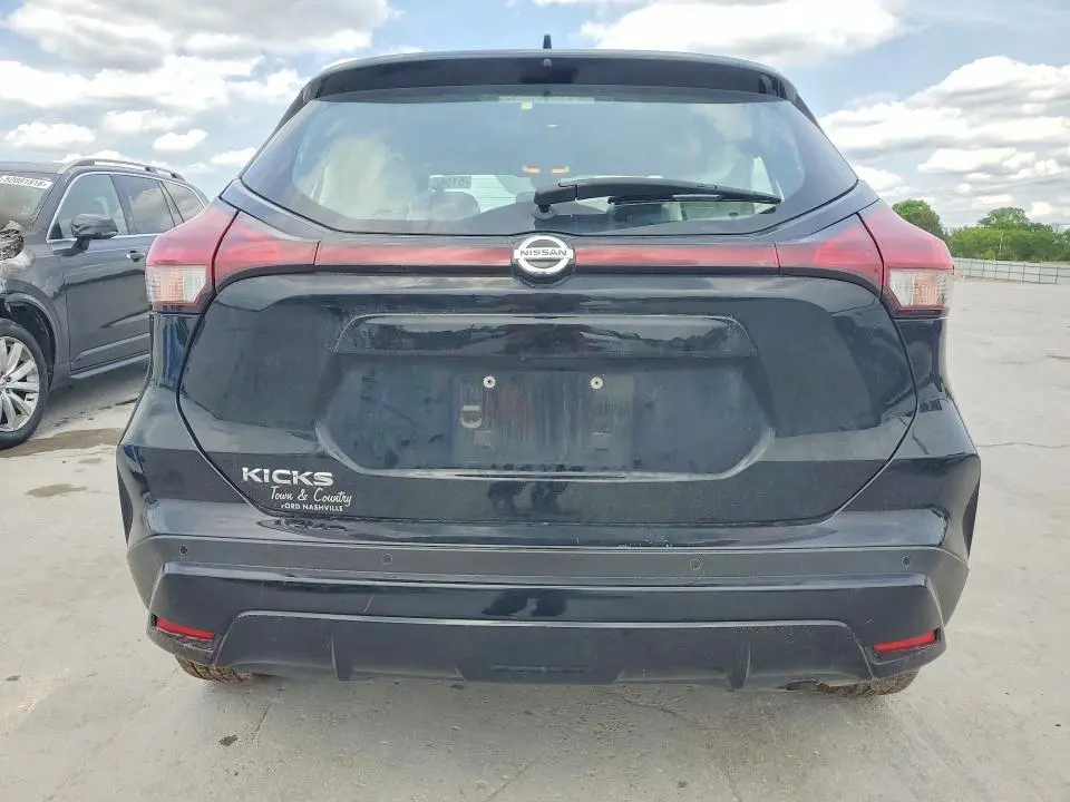 2021 NISSAN KICKS S  