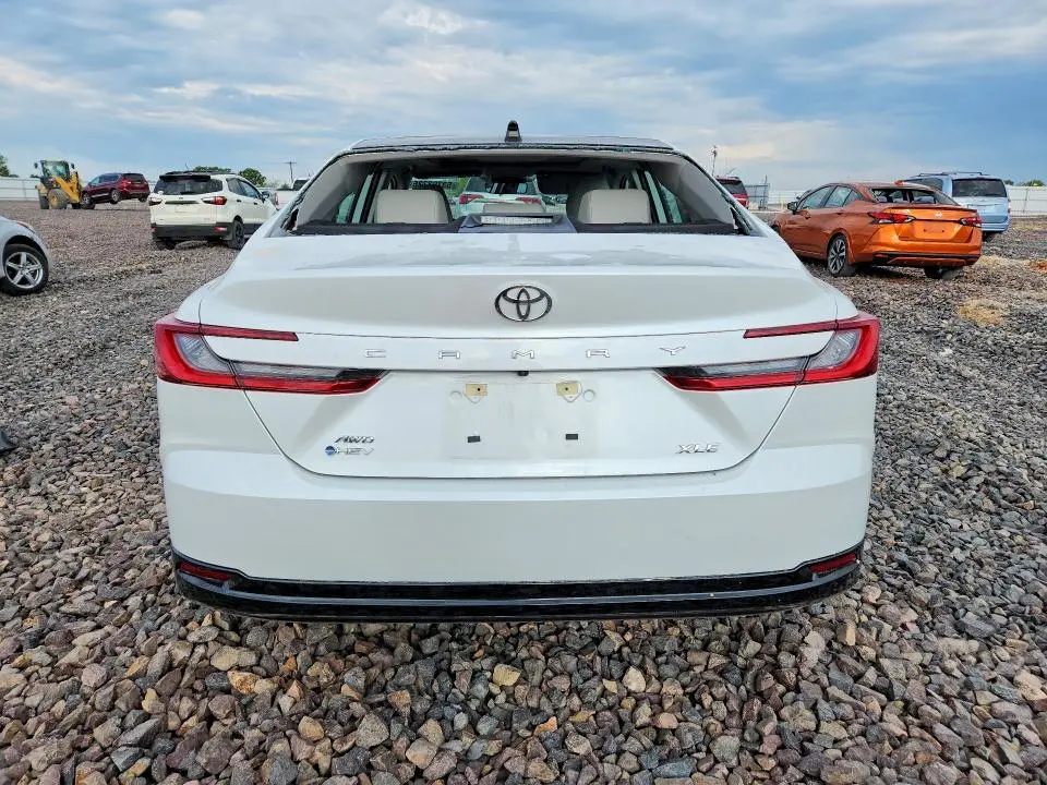 2025 TOYOTA CAMRY XLE  