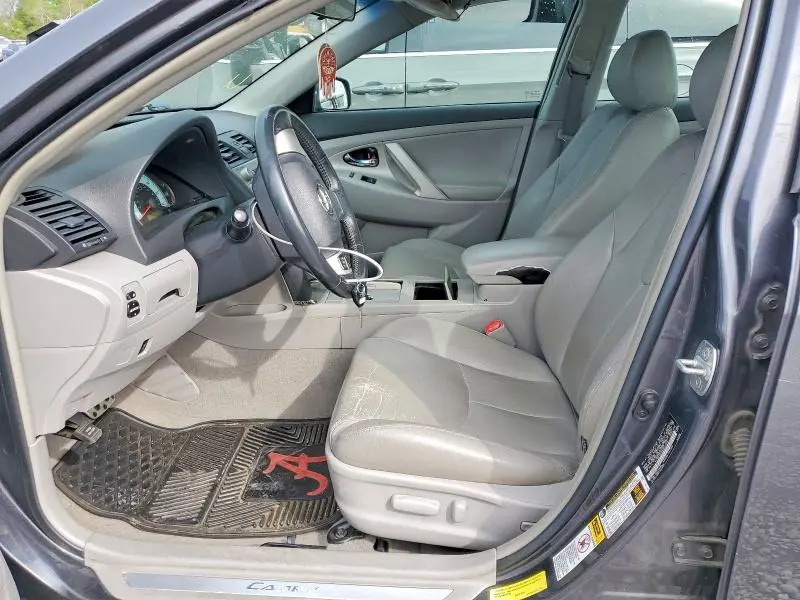 2011 TOYOTA CAMRY SE  