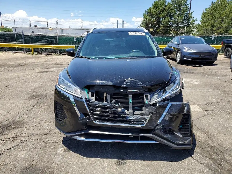 2022 NISSAN KICKS SV  