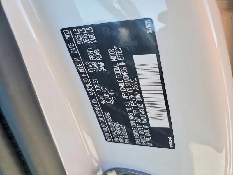 2024 VOLVO XC40 PLUS  