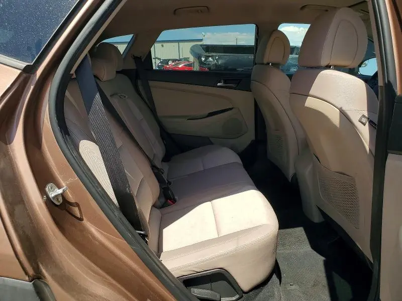2017 HYUNDAI TUCSON SE  