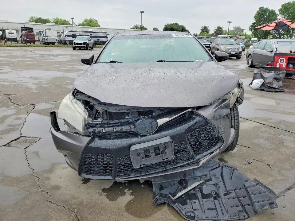 2017 TOYOTA CAMRY SE  