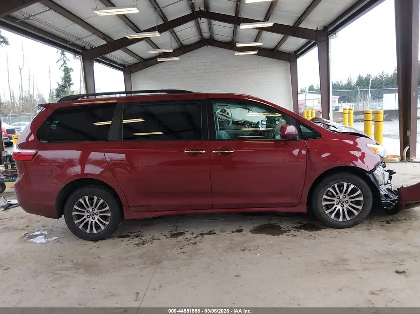 2018 TOYOTA SIENNA XLE 8 PASSENGER