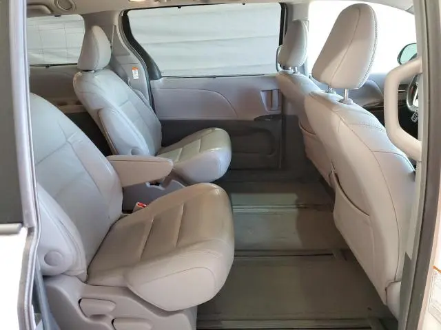 2015 TOYOTA SIENNA XLE  