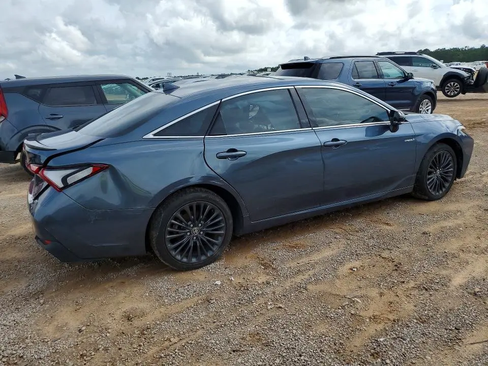 2021 TOYOTA AVALON XSE  