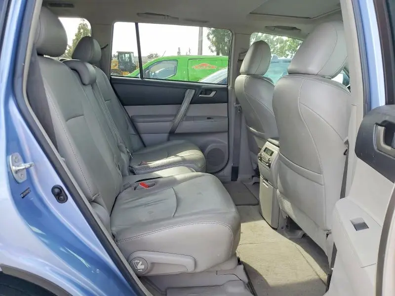 2010 TOYOTA HIGHLANDER SE  
