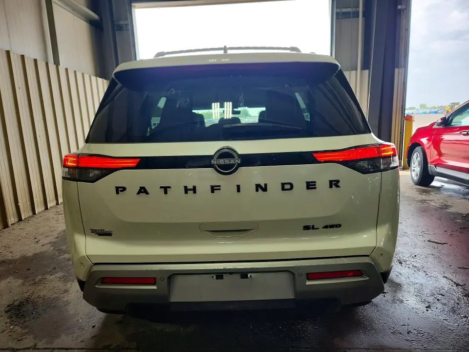 2024 NISSAN PATHFINDER SL  