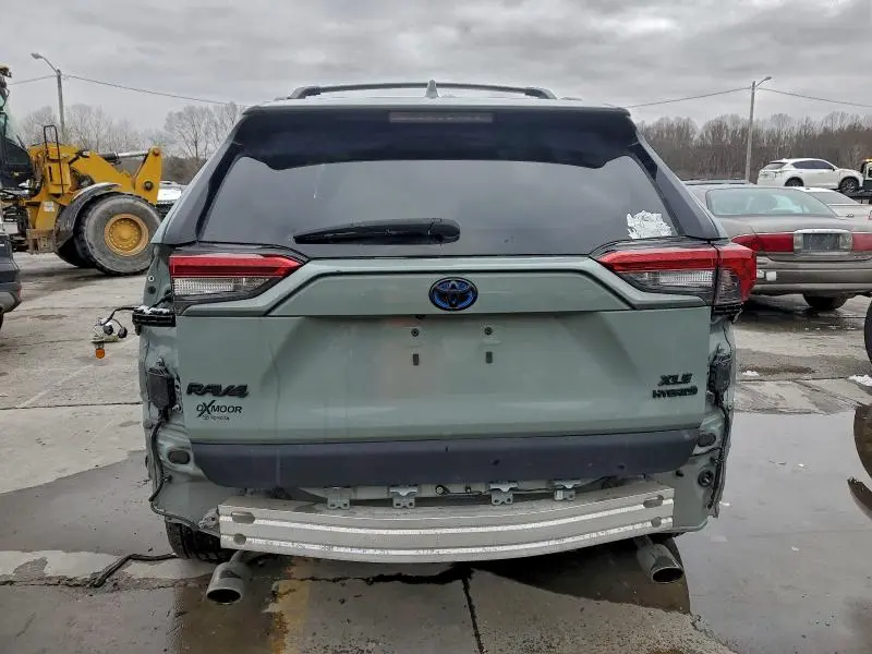 2022 TOYOTA RAV4 XLE  