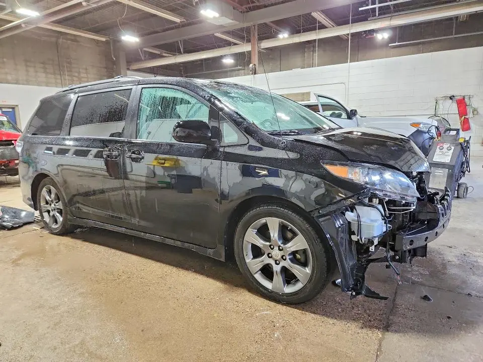 2011 TOYOTA SIENNA SPORT  