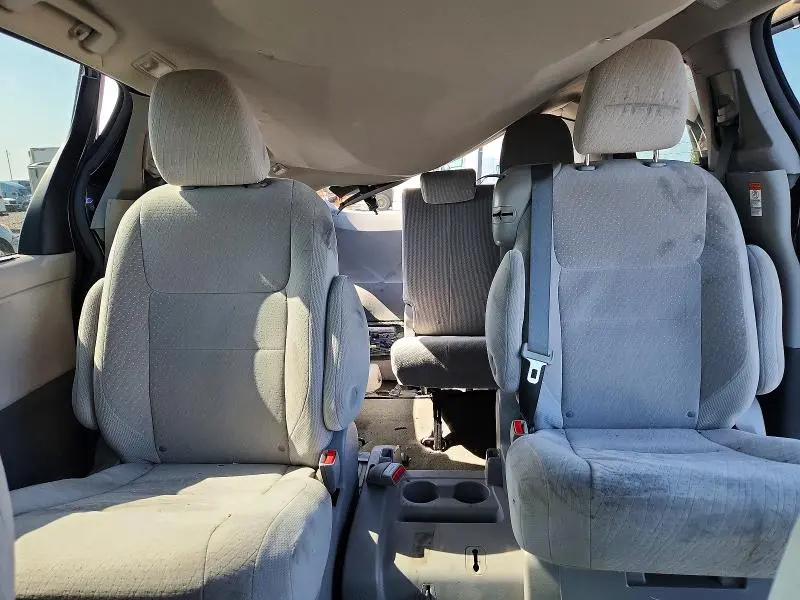 2015 TOYOTA SIENNA LE  