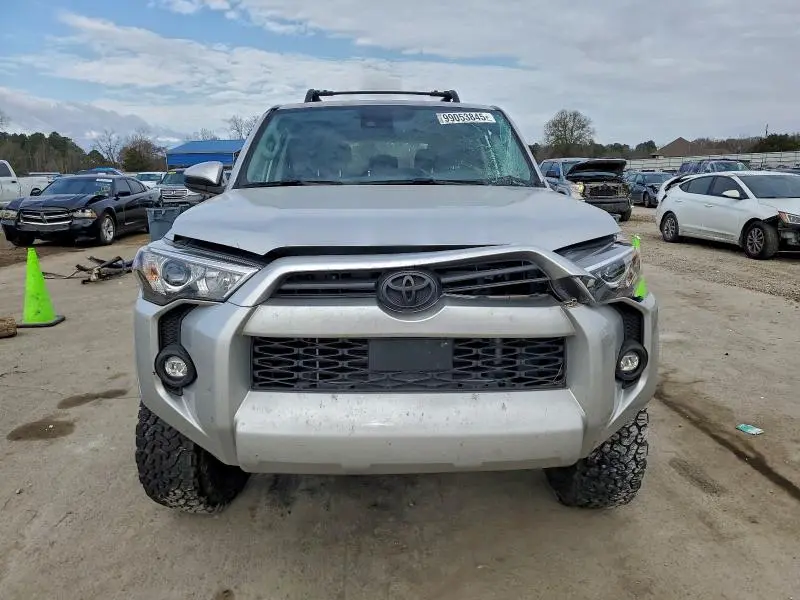 2023 TOYOTA 4RUNNER SE  