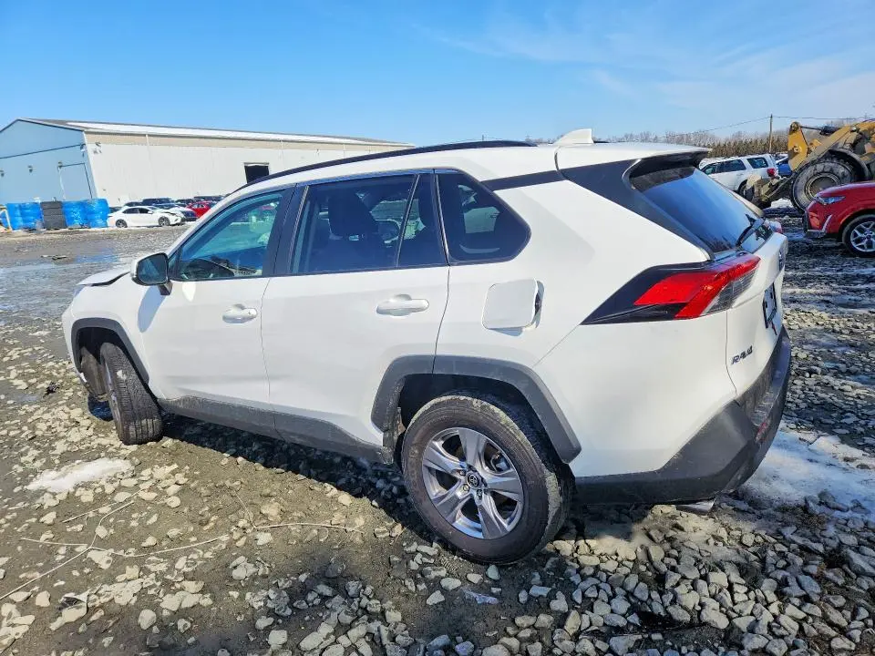 2025 TOYOTA RAV4 XLE  