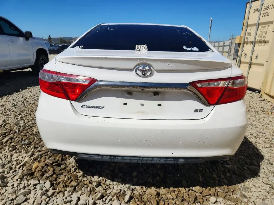 2015 TOYOTA CAMRY SE  