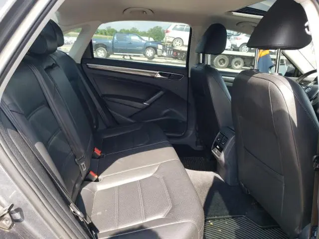 2017 VOLKSWAGEN PASSAT SE  