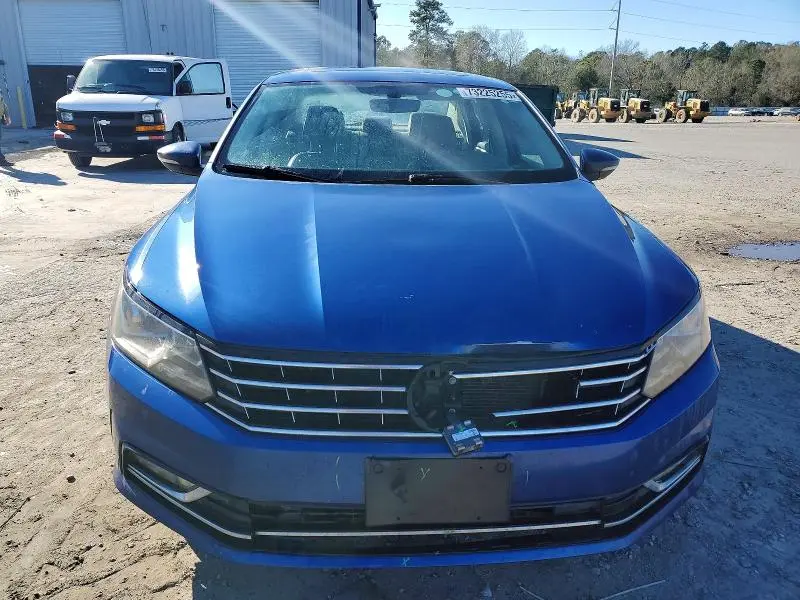 2016 VOLKSWAGEN PASSAT SE  