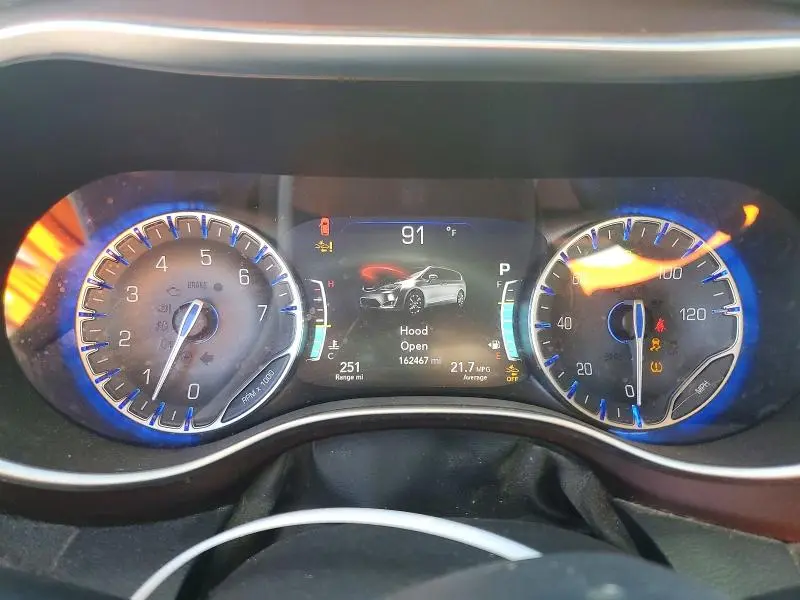 2017 CHRYSLER PACIFICA LIMITED  